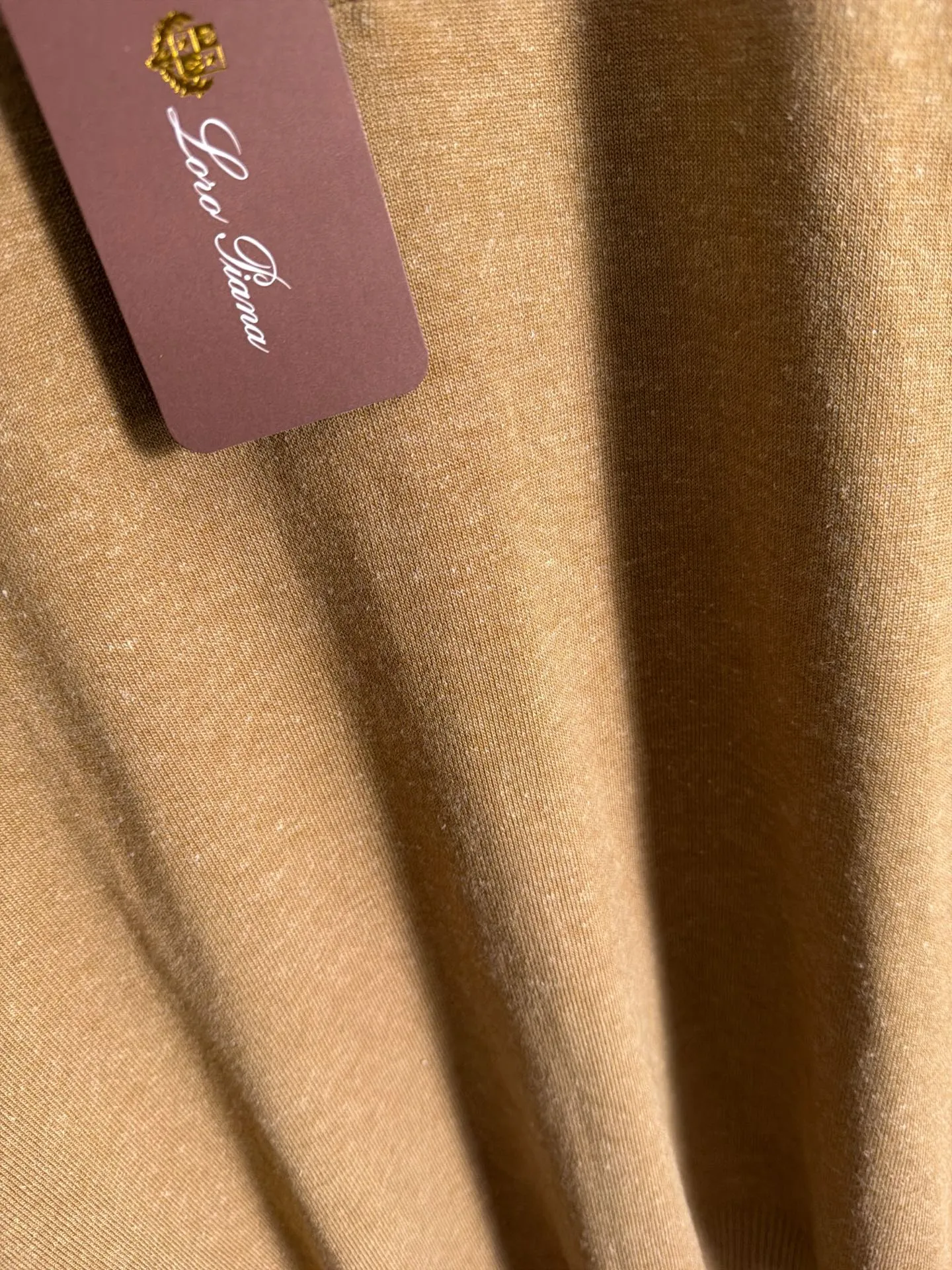 Next day shipment LP high quality Loro Piana 26ss New Arrival men's short-sleeved T-shirt Made of combed cotton yarn knitted cotton fabric, no pressure when entering and exiting the counter Exclusive control of raw materials It feels substantial when weighed, and the upper body is more textured than ordinary T-shirts. This texture can cope with the weather easily and is suitable for both hot and cold! Loose fit design, looks noble. The only correct version is available Size: M to XXXL